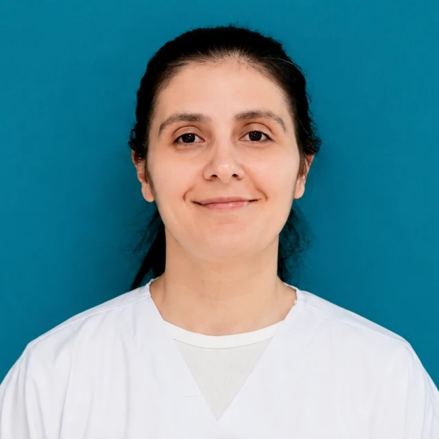 Aysegul Bozbugan, Dental assistant