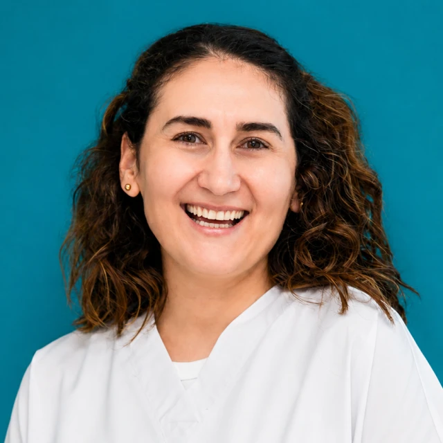 Dilek Akdogan, Dental assistant